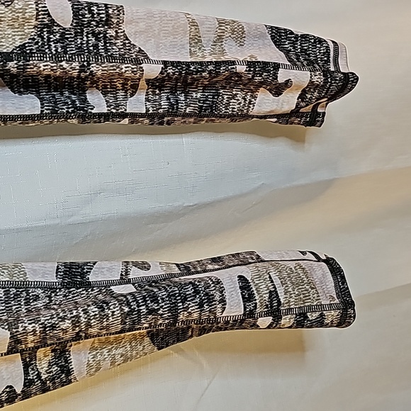 3/$20 X By Gottex M Camo Leggings - Picture 4 of 7